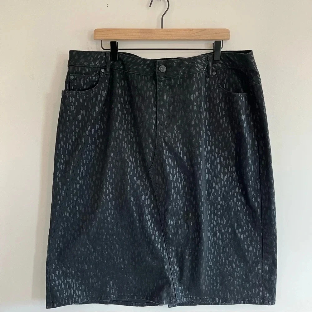 Women’s Animal Print Midi Jean Skirt Black on Black size 20W Leop Print Denim